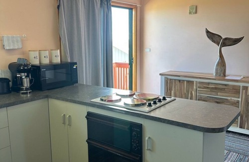 Ward House | beach front Elliston. Surfing and coast lines to explore, family friendly.