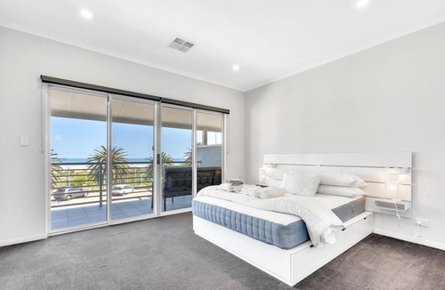 Semaphore House | Beach Front Townhouse on The Esplanade