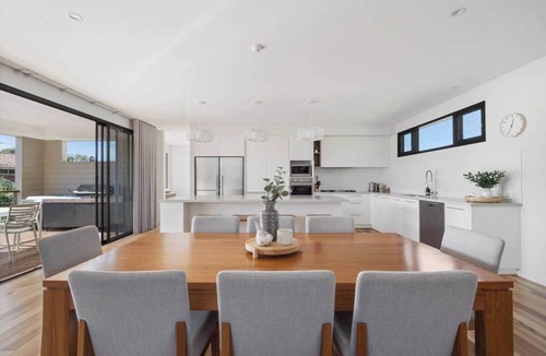Broadwater House | Beach Haven A Year Round Retreat by the Sea