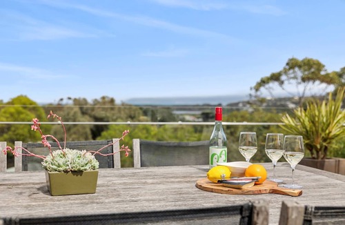 Aireys Inlet House | Beach Haven I Ocean Views I Pet Friendly