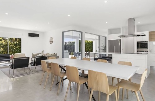 Tomakin House | Beach Haven - Walk to the beach. BYO Linen