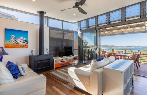 Boat Harbour House | Beach House 7, Air Conditioned, Wi-Fi, Foxtel, Linen, Communal Pool and Spa