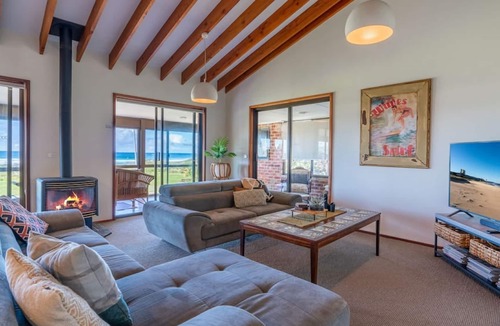 Kiama Downs House | Beach House on Jones Beach