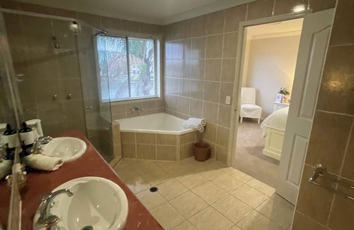 Helensvale Bed & Breakfast | Beach House on the Gold Coast Canal - Room 3