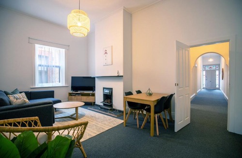 Glenelg South House | Beach & Pines Glenelg
