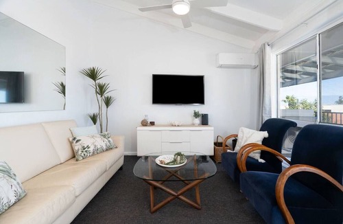 Scarborough Apartment | Beach Sunsets @Scarborough Beach!