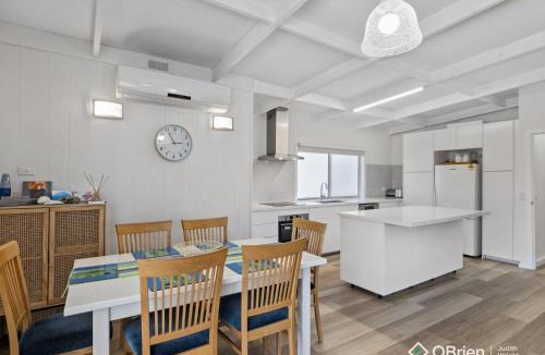 Smiths Beach House | Beachcomber Getaway
