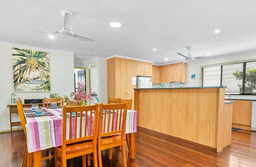 Rainbow Beach House | Beachcomber - Rainbow Shores