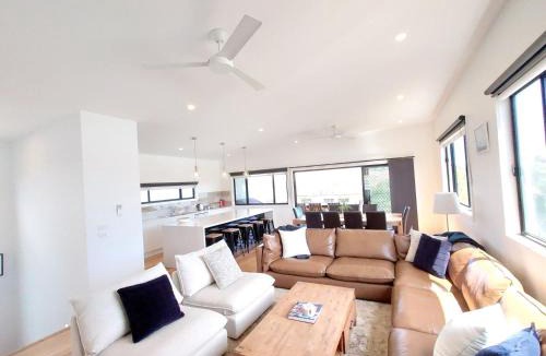 Smiths Beach House | Beachcomber Sunset