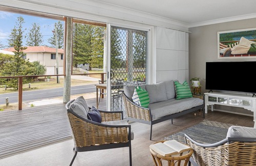 Yamba House | Beachdrift - Pet-Friendly Escape Just Steps to Pippi Beach - Holiday Yamba