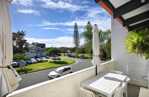 Marcoola Apartment | Beachfront 1BR, Loft - Surf, Cafe, Relax