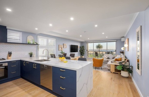St Kilda West Apartment | Beachfront 3BR Retreat w Parking, Pool and Tennis