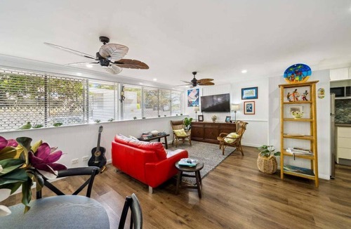 Burleigh Heads Apartment | Beachfront Burleigh Getaway!