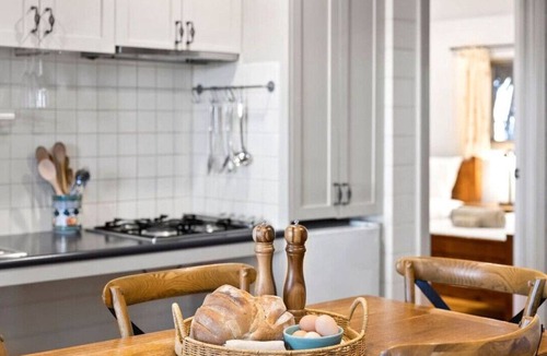 Portarlington Cottage | Beachfront Cottage - COTON COTTAGE - Sleeps 6!