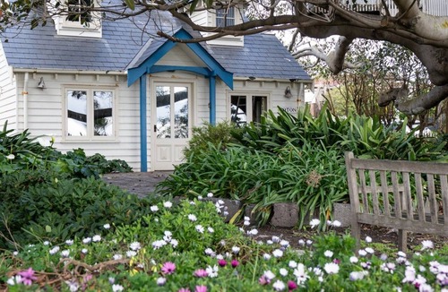 Portarlington Cottage | Beachfront Cottage - COTON COTTAGE - Sleeps 6!