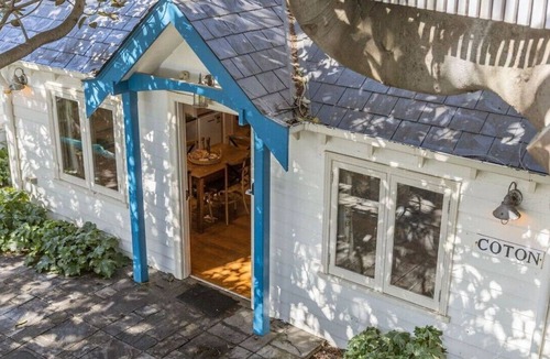 Portarlington Cottage | Beachfront Cottage - COTON COTTAGE - Sleeps 6!