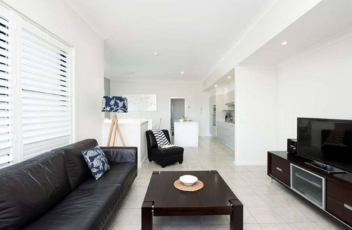 Mollymook Apartment | Beachfront Eight - Luxury apartment right on the waters edge