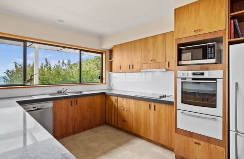 Port Fairy Apartment | Beachfront - elevated ocean views