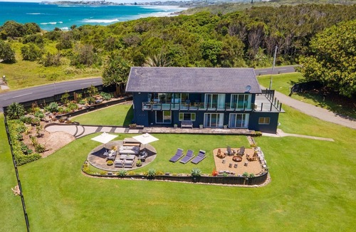 Mullaway House | Beachfront Headland House at Mullaway