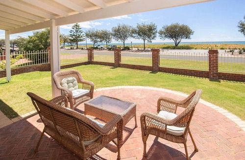 West Busselton House | Beachfront home Busselton- Jetty Views