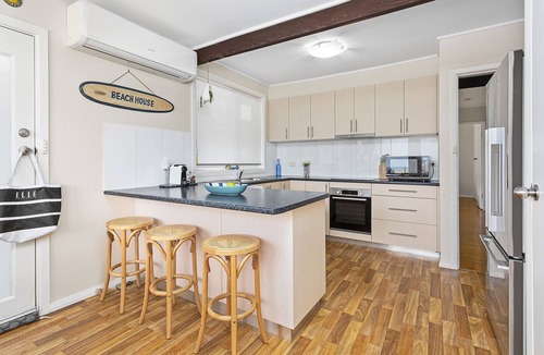 Kiama Downs House | BEACHFRONT OASIS Jones Beach Kiama. Best views, direct beach access, cozy. Relax