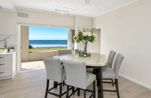 Wamberal Apartment | Beachfront Sunrise in Wamberal