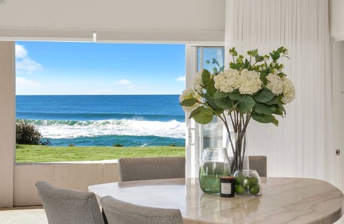 Wamberal Apartment | Beachfront Sunrise in Wamberal