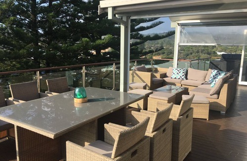 Copacabana House | Beachouse for Family or Couples with views and 2 minute walk to beach and shops