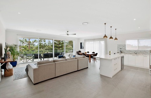 West Busselton Apartment | Beachside 880 beachfront luxury Apartment with Sunset views from the balcony.