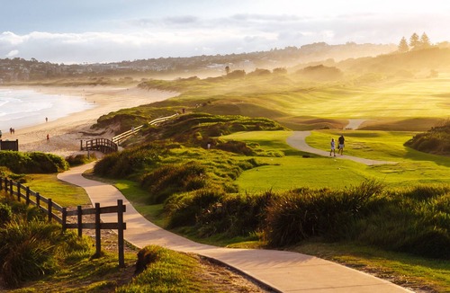 Dee Why Apartment | Beachside apartment, footsteps to the iconic Dee-Why beach.
