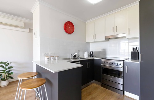 Glenelg South Apartment | Beachside Breakaway Glenelg South 200m to the Beach