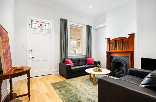 Glenelg South House | Beachside Cottage Glenelg Sth