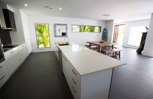 Mount Coolum House | Beachside Entertainer
