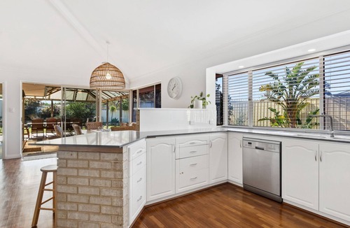Halls Head House | Beachside Family Favourite - Casa Del Caravel
