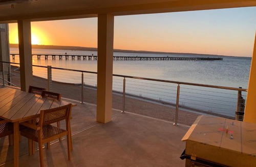 Ripon Apartment | Beachside & Jetty View 1 - Admirals Apartment