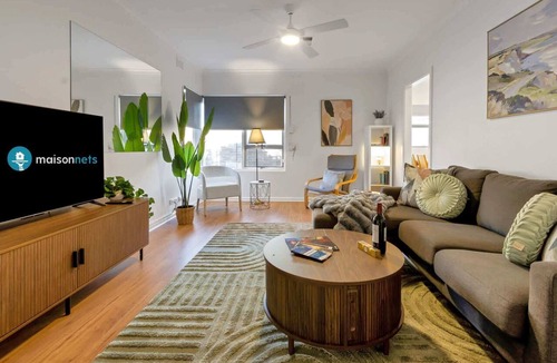 Taperoo House | Beachside Largs Bay Pet Friendly 3 Bed Haven