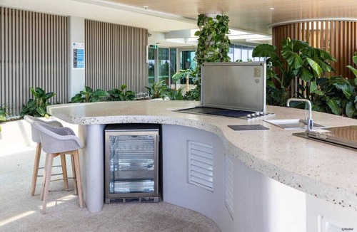 Coolangatta Apartment | Beachside Luxury Escape with 5 Star amenities!