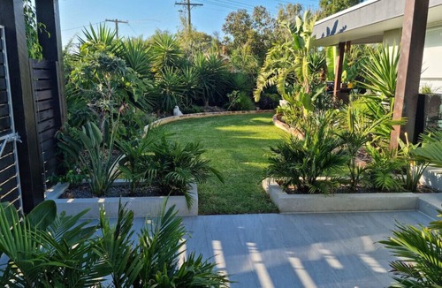 Rosebud House | Beachside Rosebud Retreat with *Wheelchair access*
