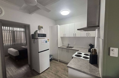 Slade Point Apartment | Beachside Slade Pt, Walk to Seabreeze Hotel