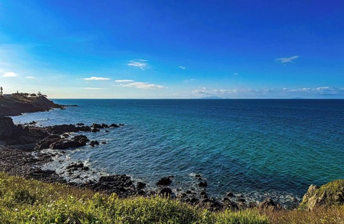 Slade Point Apartment | Beachside Slade Pt, Walk to Seabreeze Hotel