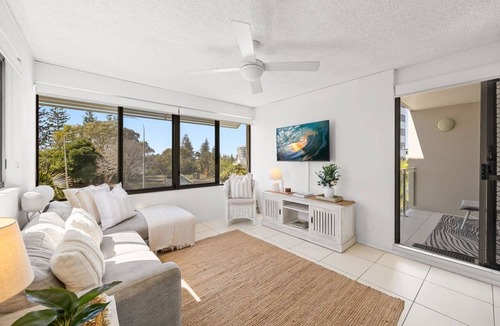 Mooloolaba Resort | Beachside Views 2 Bedroom Poolside Apt Mooloolaba
