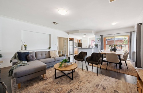Mount Lawley House | Beaufort Retreat - 4BR Family Stay - Hyde Park