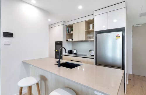 Burleigh Heads Apartment | Beautiful 2BDR near the beach with Pool n Parking