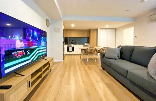 Adelaide Central Business District Apartment | Beautiful 2BR Apt at Adelaide CBD with Pool-Gym-BBQ