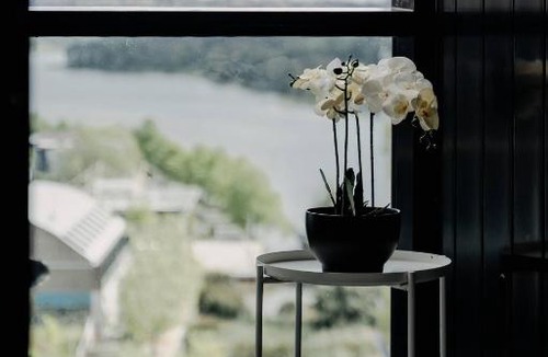 Belconnen Apartment | Beautiful 2BR Lakeside View