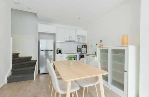 St. Kilda East Apartment | Beautiful 3BDR 2BA Townhouse in St Kilda East