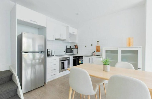 St. Kilda East Apartment | Beautiful 3BDR 2BA Townhouse in St Kilda East