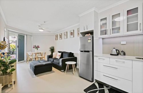 Alexandra Headland Apartment | Beautiful Beachside Escape