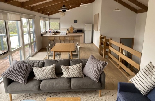 Anglesea House | BEAUTIFUL BEACH HOUSE - BRILLIANT POSITION