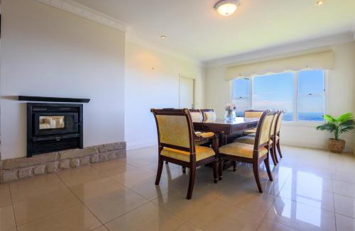 Eagle Heights Apartment | Beautiful Home with Breath-taking Views Mt Tamborine